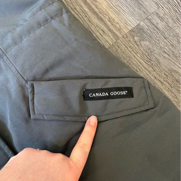 Canada Goose Rossclair Parka. Size Medium - Picture 7 of 16